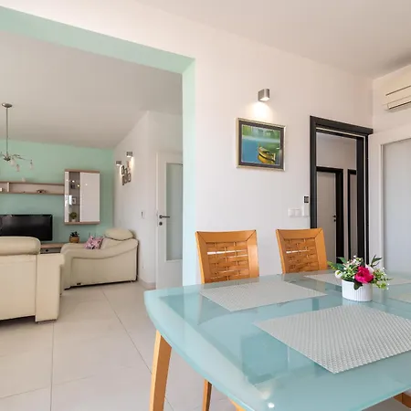 Luxury Sopra טרוגיר