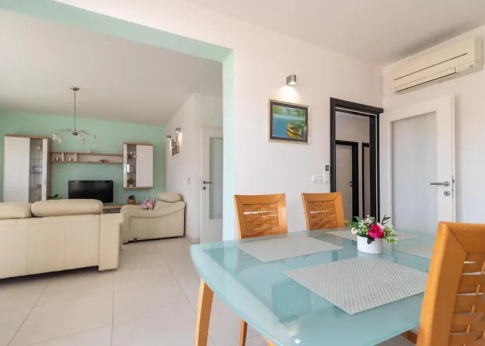 Luxury Sopra 特罗吉尔